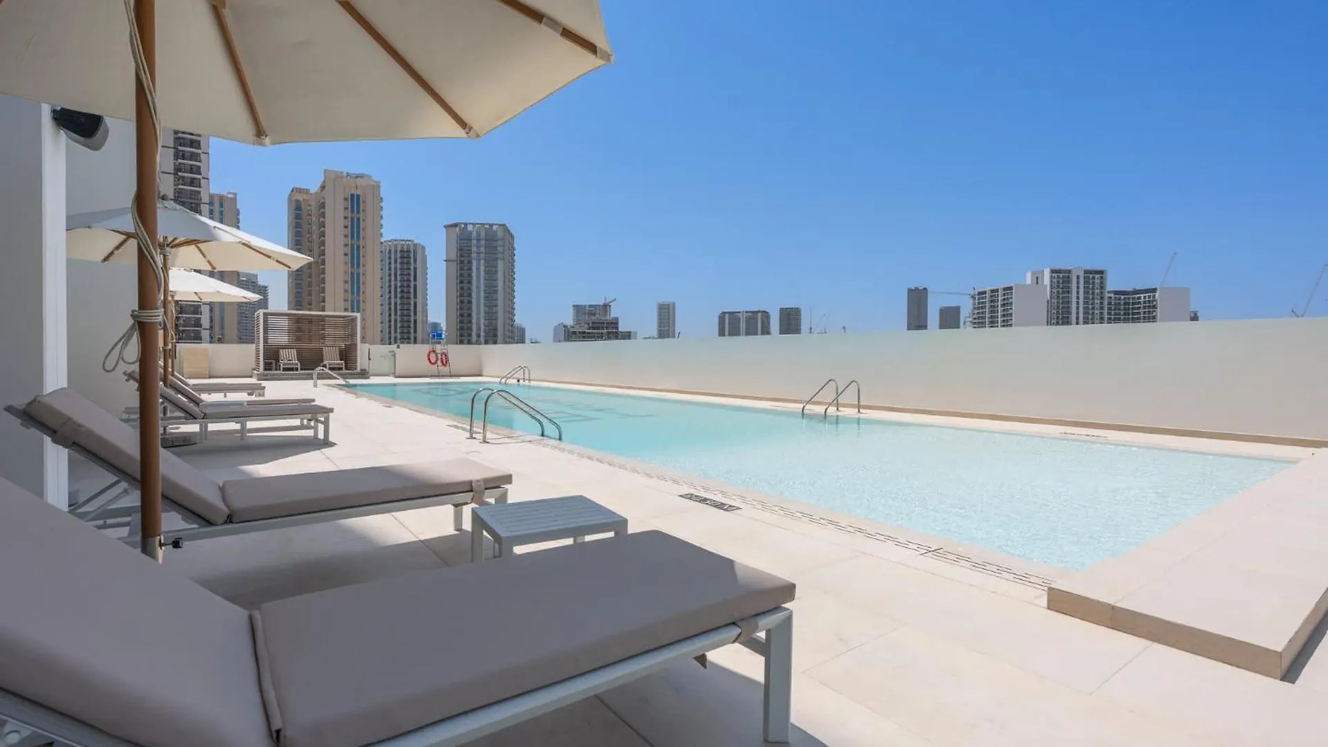 Chic Studio In Jvc Sleeps 2 With Balcony And Pool Dubaj Apartament