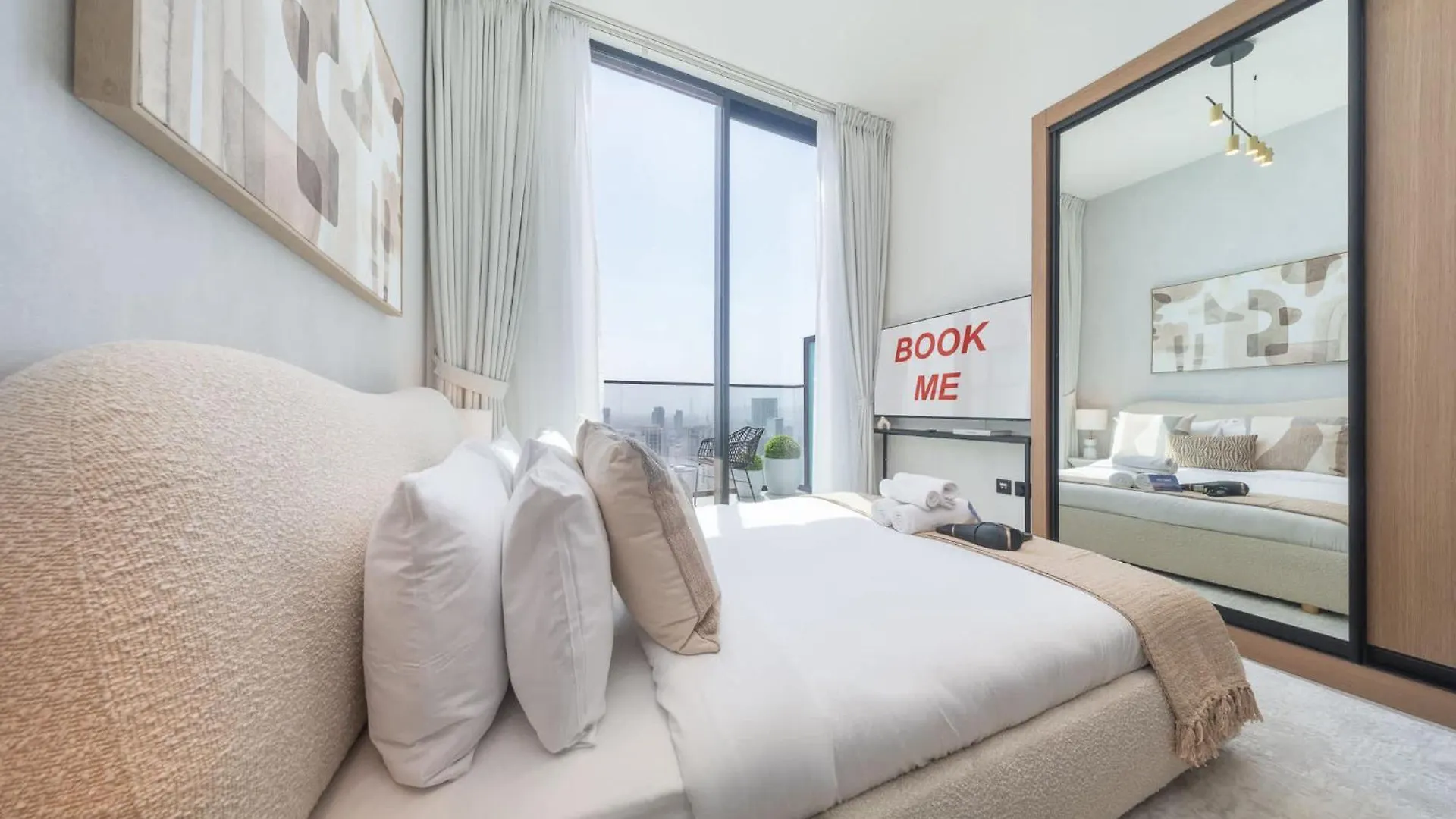 Chic Studio In Jvc Sleeps 2 With Balcony And Pool Dubai Forenede Arabiske Emirater
