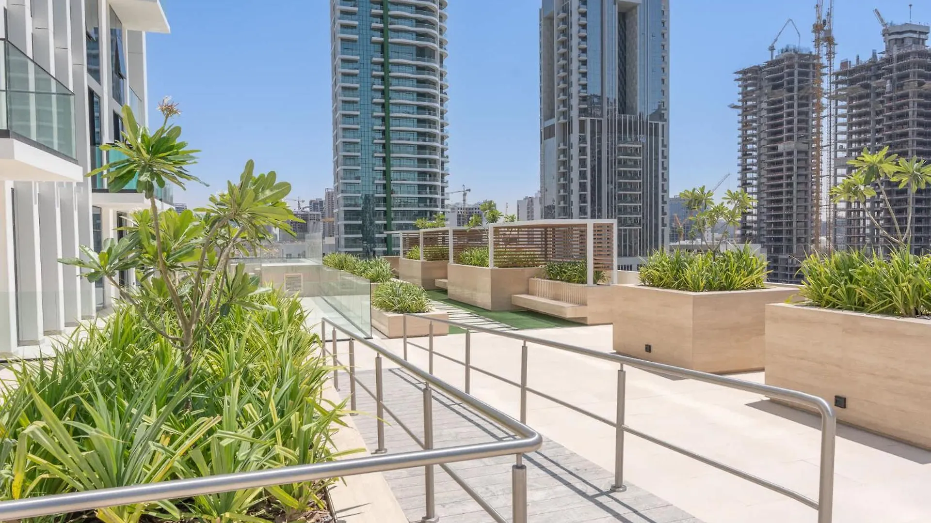 Chic Studio In Jvc Sleeps 2 With Balcony And Pool Dubai
