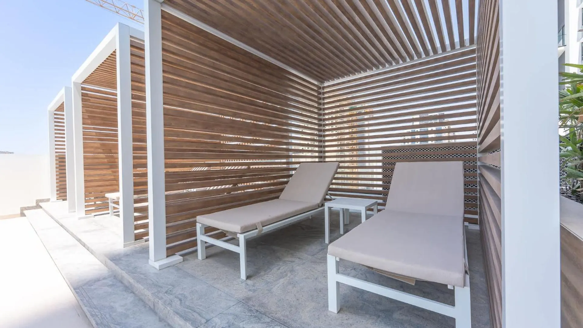 Lejlighed Chic Studio In Jvc Sleeps 2 With Balcony And Pool Dubai