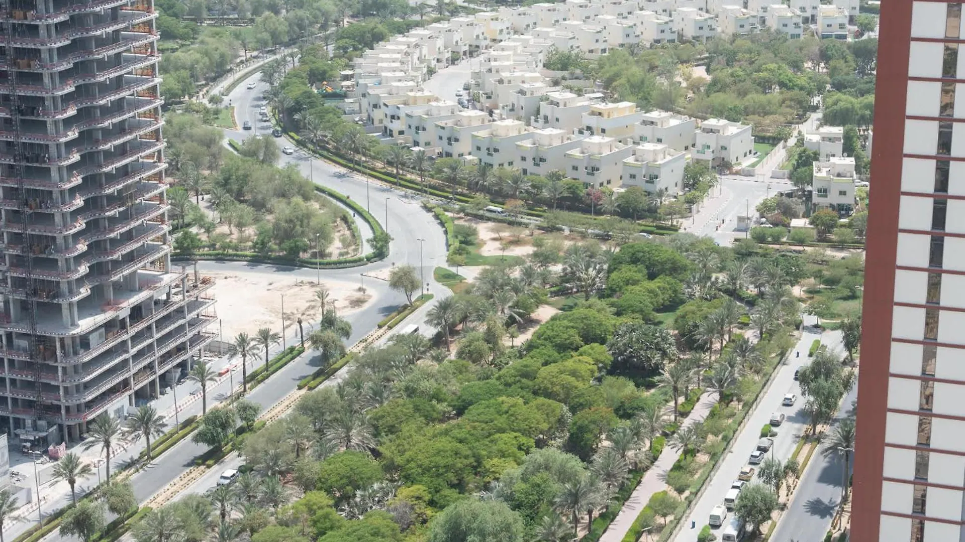 Chic Studio In Jvc Sleeps 2 With Balcony And Pool Dubai 0*,